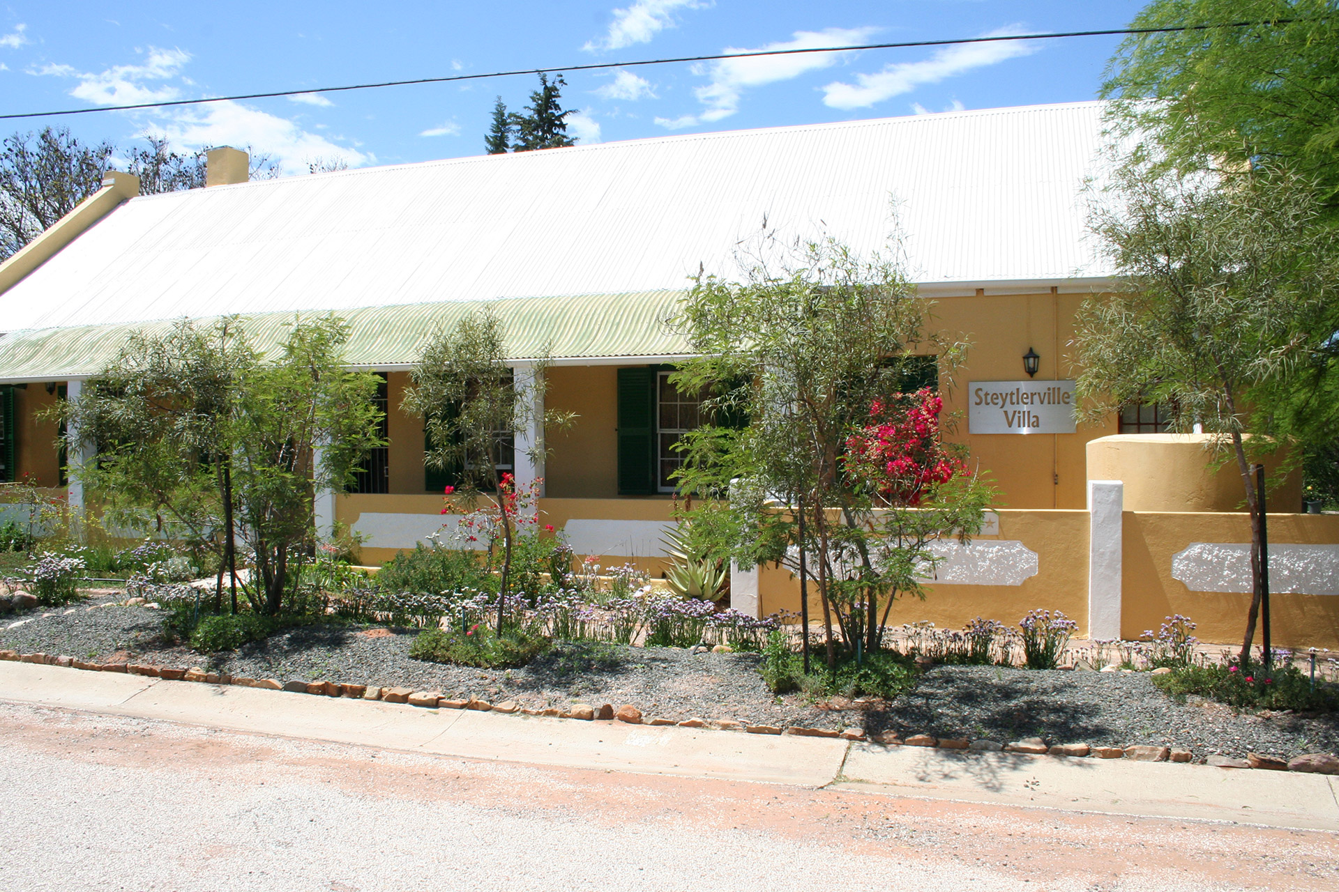Steytlerville Villa Guest House front view