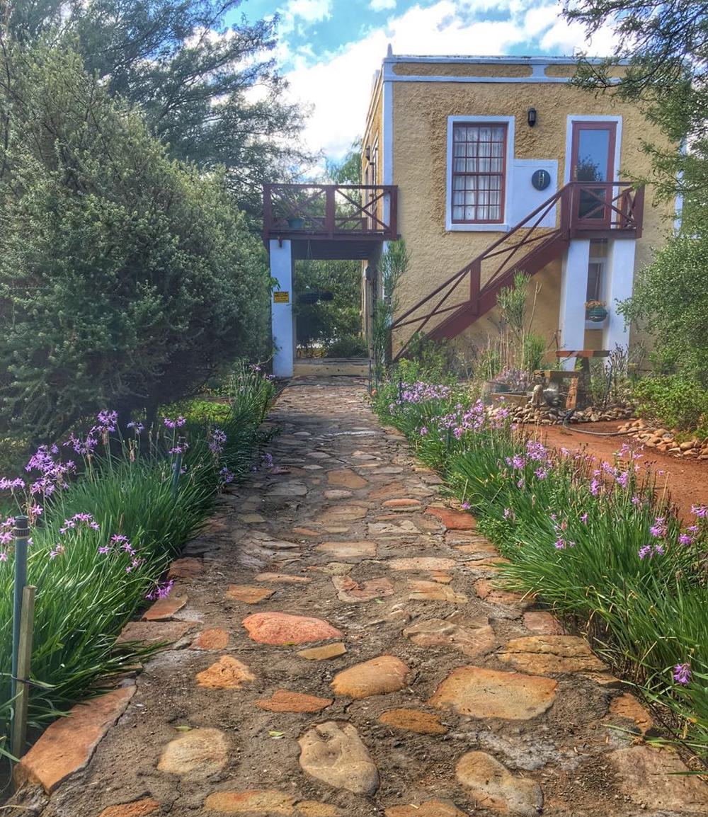 Accommodation at Steytlerville Guest House path to Cottage