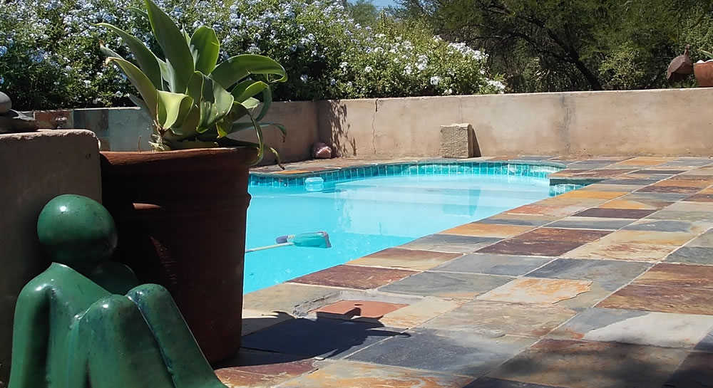 Steytlerville Guest House swimming pool area