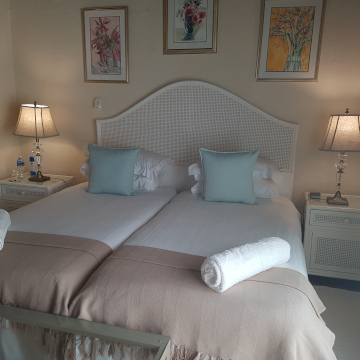 Steytlerville Guest House and accommodation Patio Suite